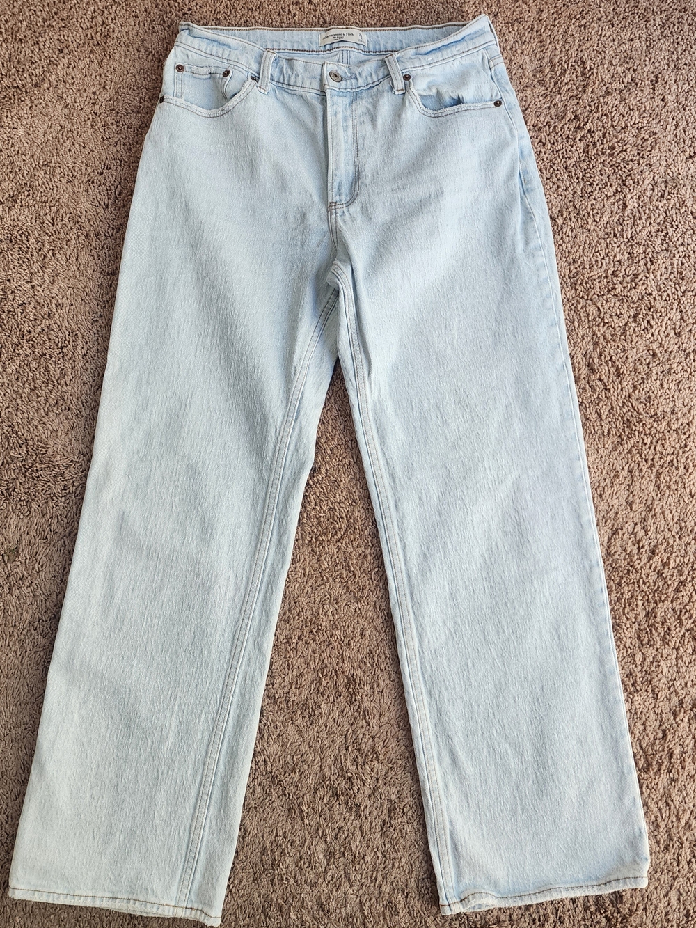 Abercrombie & Fitch The Baggy Low Rise, Light Wash Denim Blue Jeans, Sz 6 / 28 - Picture 2 of 9